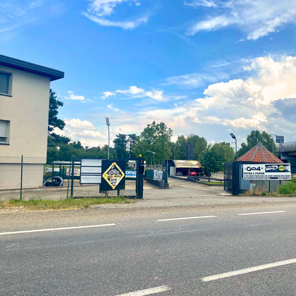 Area parcheggio Novara Ovest da fuori